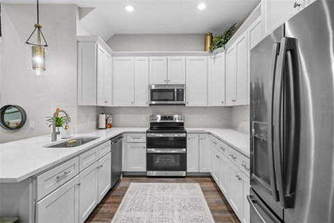 Townhouse in Tarpon Springs, Florida 3 bedrooms, 176.51 sq.m. № 1906504 - photo 8