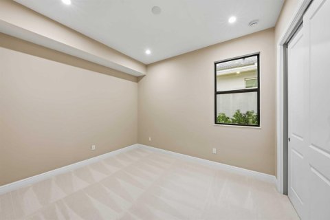 Villa ou maison à vendre à Port St. Lucie, Floride: 3 chambres, 238.11 m2 № 2429973 - photo 12