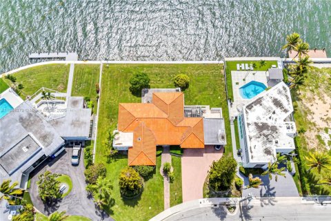 Terreno en venta en North Bay Village, Florida № 1931252 - foto 9