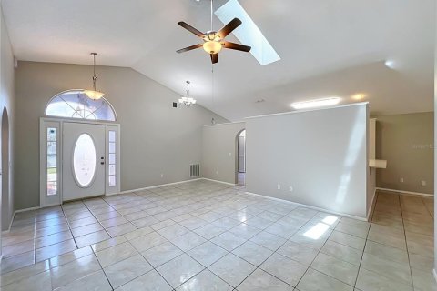 House in Apopka, Florida 3 bedrooms, 176.24 sq.m. № 2318715 - photo 3