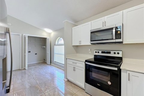 House in Apopka, Florida 3 bedrooms, 176.24 sq.m. № 2318715 - photo 9