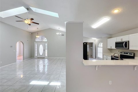House in Apopka, Florida 3 bedrooms, 176.24 sq.m. № 2318715 - photo 12