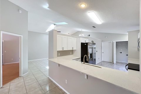 House in Apopka, Florida 3 bedrooms, 176.24 sq.m. № 2318715 - photo 13