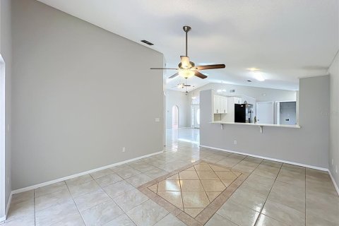 House in Apopka, Florida 3 bedrooms, 176.24 sq.m. № 2318715 - photo 16