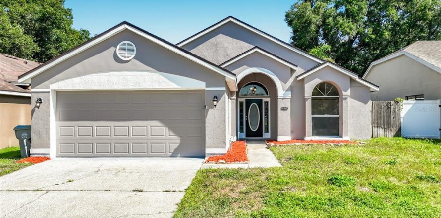 House in Apopka, Florida 3 bedrooms, 176.24 sq.m. № 2318715