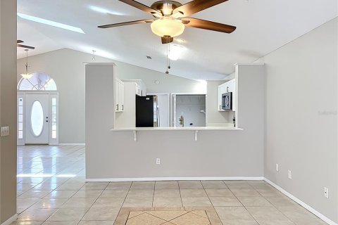 House in Apopka, Florida 3 bedrooms, 176.24 sq.m. № 2318715 - photo 15
