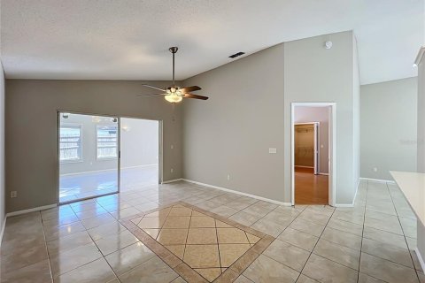 House in Apopka, Florida 3 bedrooms, 176.24 sq.m. № 2318715 - photo 14