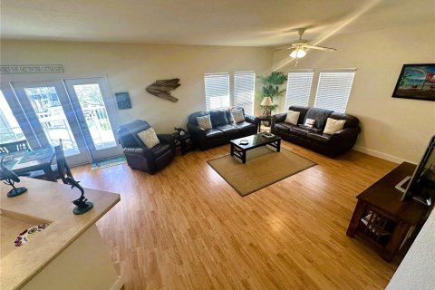 Condo in Horseshoe Beach, Florida, 2 bedrooms  № 1550444 - photo 5