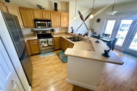 Condo in Horseshoe Beach, Florida, 2 bedrooms  № 1550444 - photo 12
