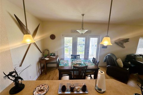 Condo in Horseshoe Beach, Florida, 2 bedrooms  № 1550444 - photo 18