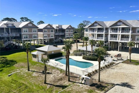 Condo in Horseshoe Beach, Florida, 2 bedrooms  № 1550444 - photo 3