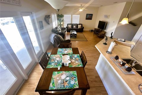 Condo in Horseshoe Beach, Florida, 2 bedrooms  № 1550444 - photo 19