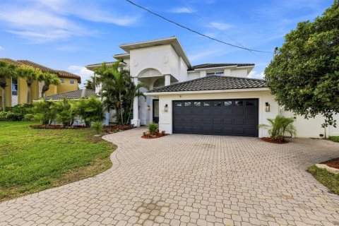 Villa ou maison à Clearwater, Floride 5 chambres, 423.45 m2 № 2294729