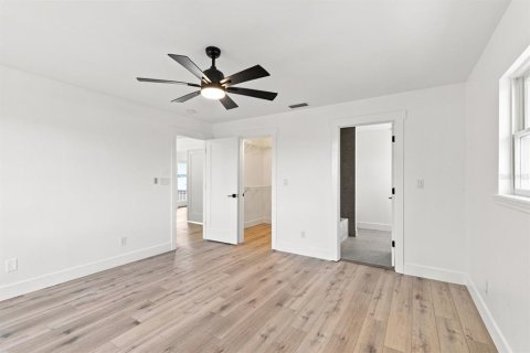 House in Clearwater, Florida 5 bedrooms, 423.45 sq.m. № 2294729 - photo 29