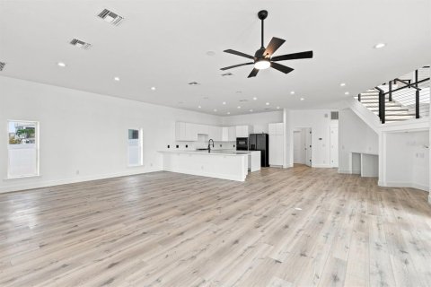 House in Clearwater, Florida 5 bedrooms, 423.45 sq.m. № 2294729 - photo 24