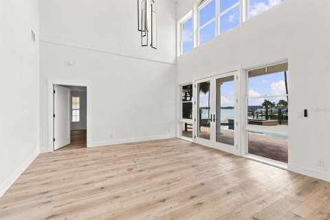 House in Clearwater, Florida 5 bedrooms, 423.45 sq.m. № 2294729 - photo 9