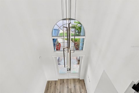 House in Clearwater, Florida 5 bedrooms, 423.45 sq.m. № 2294729 - photo 25
