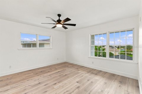 House in Clearwater, Florida 5 bedrooms, 423.45 sq.m. № 2294729 - photo 28