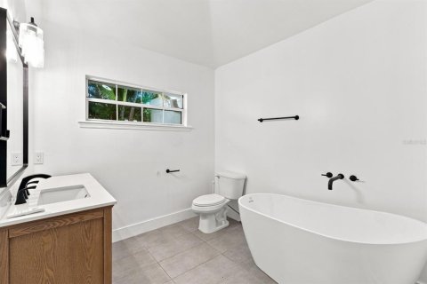 House in Clearwater, Florida 5 bedrooms, 423.45 sq.m. № 2294729 - photo 15
