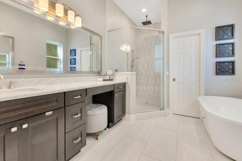 Casa en venta en Orlando, Florida, 4 dormitorios, 348.2 m2 № 1719598 - foto 20