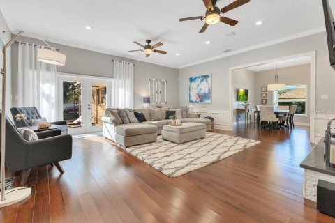 Casa en venta en Orlando, Florida, 4 dormitorios, 348.2 m2 № 1719598 - foto 8