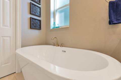 Casa en venta en Orlando, Florida, 4 dormitorios, 348.2 m2 № 1719598 - foto 19
