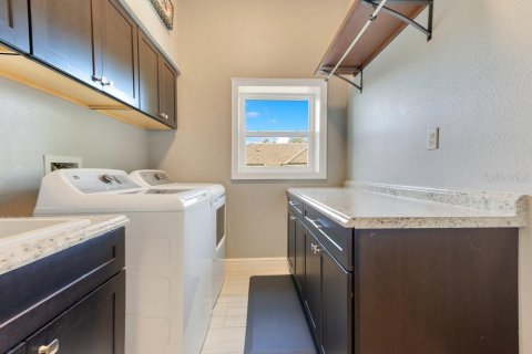 Casa en venta en Orlando, Florida, 4 dormitorios, 348.2 m2 № 1719598 - foto 25