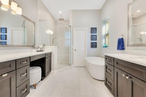 Casa en venta en Orlando, Florida, 4 dormitorios, 348.2 m2 № 1719598 - foto 21
