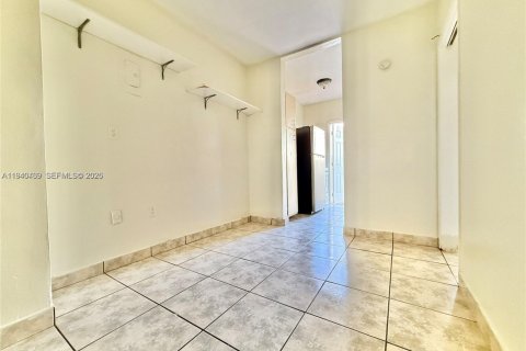 Copropriété à louer à Miami Beach, Floride: 38.55 m2 № 1998311 - photo 4