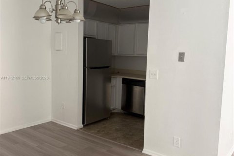 Купить кондоминиум в Корал-Спрингс, Флорида 2 спальни, 69.86м2, № 2055318 - фото 5