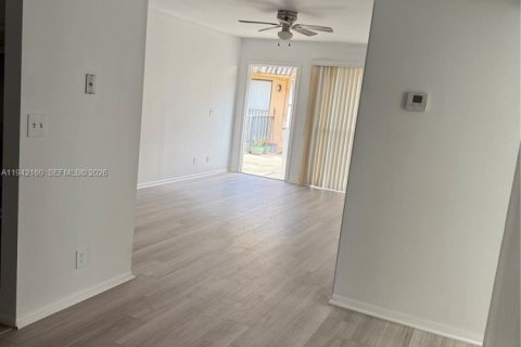 Купить кондоминиум в Корал-Спрингс, Флорида 2 спальни, 69.86м2, № 2055318 - фото 10