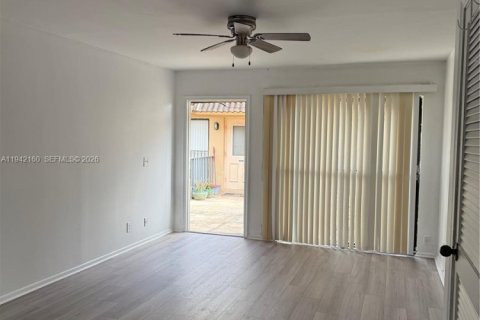 Купить кондоминиум в Корал-Спрингс, Флорида 2 спальни, 69.86м2, № 2055318 - фото 4