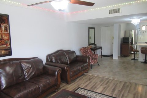 Copropriété à louer à Saint Petersburg, Floride: 2 chambres, 109.62 m2 № 2402850 - photo 7