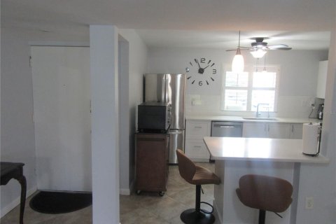 Copropriété à louer à Saint Petersburg, Floride: 2 chambres, 109.62 m2 № 2402850 - photo 12