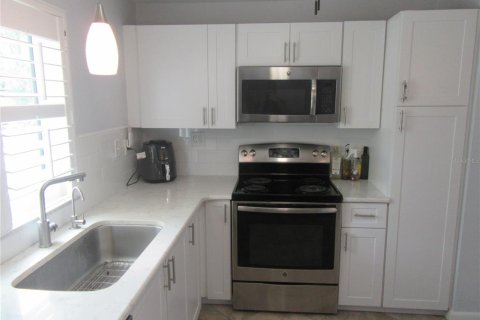 Copropriété à louer à Saint Petersburg, Floride: 2 chambres, 109.62 m2 № 2402850 - photo 11
