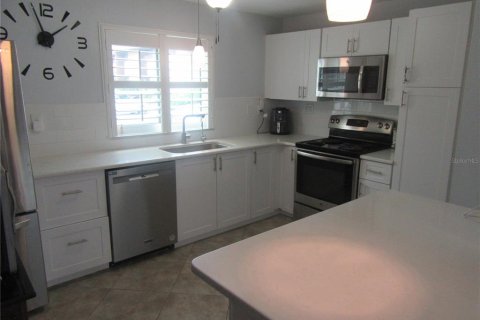 Copropriété à louer à Saint Petersburg, Floride: 2 chambres, 109.62 m2 № 2402850 - photo 9