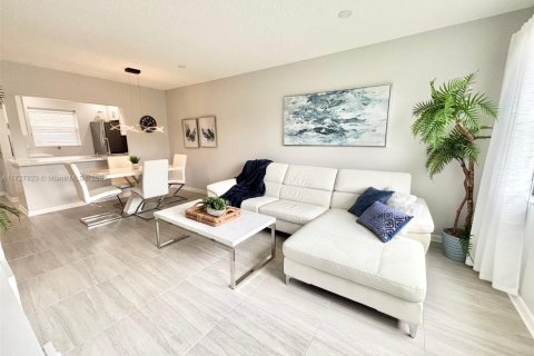 Condo in Lauderdale Lakes, Florida, 1 bedroom  № 2038117 - photo 13