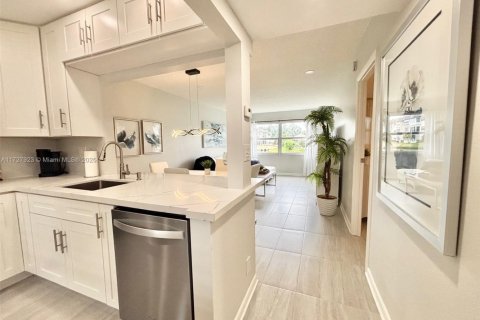 Condo in Lauderdale Lakes, Florida, 1 bedroom  № 2038117 - photo 10