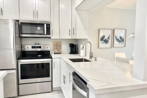 Condo in Lauderdale Lakes, Florida, 1 bedroom  № 2038117 - photo 5