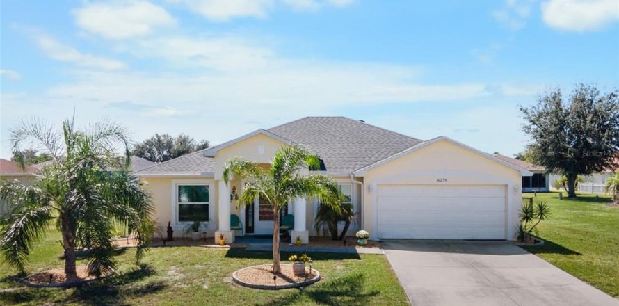 Villa ou maison à Port Charlotte, Floride 3 chambres, 168.62 m2 № 2419336
