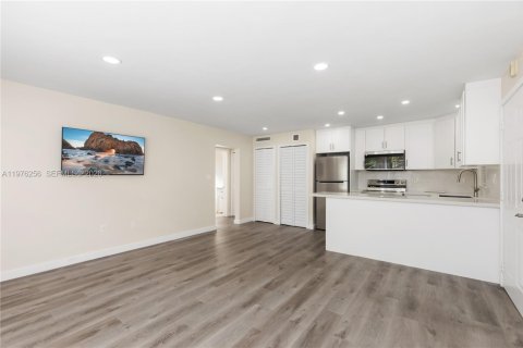 Copropriété à louer à Miami, Floride: 1 chambre, 58.53 m2 № 2042836 - photo 12