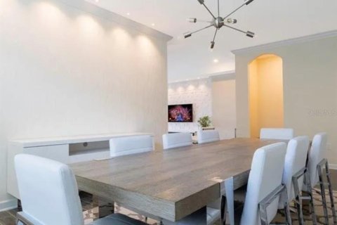 House in Winter Garden, Florida 4 bedrooms, 247.31 sq.m. № 1736764 - photo 16