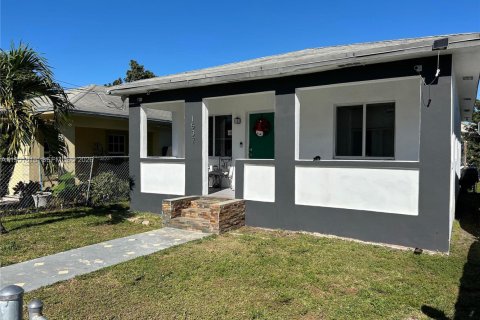 Дом в Майами, Флорида 2 спальни, 86.96м2 № 2025850