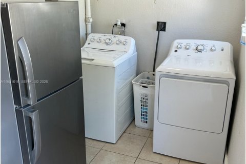 Купить виллу или дом в Майами, Флорида 2 спальни, 86.96м2, № 2025850 - фото 7