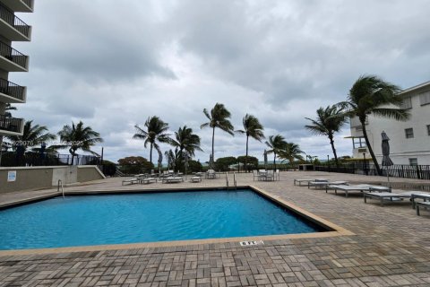 Снять в аренду кондоминиум в Серфсайд, Флорида 2 спальни, 95.13м2, № 1991735 - фото 26