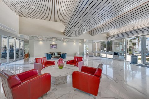 Снять в аренду кондоминиум в Серфсайд, Флорида 2 спальни, 95.13м2, № 1991735 - фото 28