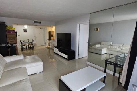 Снять в аренду кондоминиум в Серфсайд, Флорида 2 спальни, 95.13м2, № 1991735 - фото 7