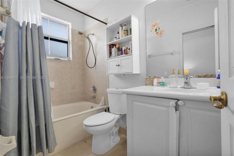 Купить кондоминиум в Дорал, Флорида 4 спальни, 146.79м2, № 2026268 - фото 21