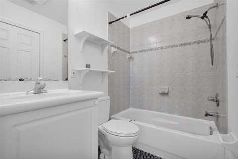 Купить кондоминиум в Дорал, Флорида 4 спальни, 146.79м2, № 2026268 - фото 19