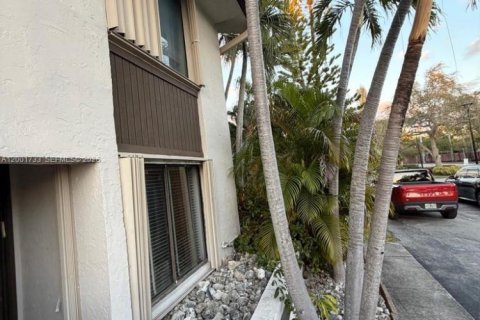 Touwnhouse à louer à North Miami Beach, Floride: 3 chambres, 147.71 m2 № 2170272 - photo 2